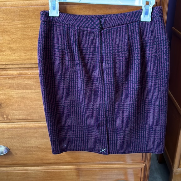 NWT Talbots Cranberry and Black Print Skirt - Picture 3 of 4